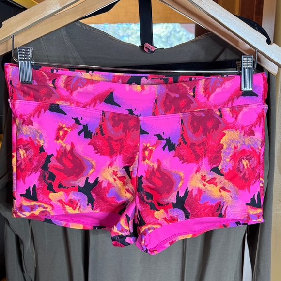NWOT All in Motion Pink & Black Floral Swim Boyshorts Size Small UPF 50+ - Picture 2 of 7